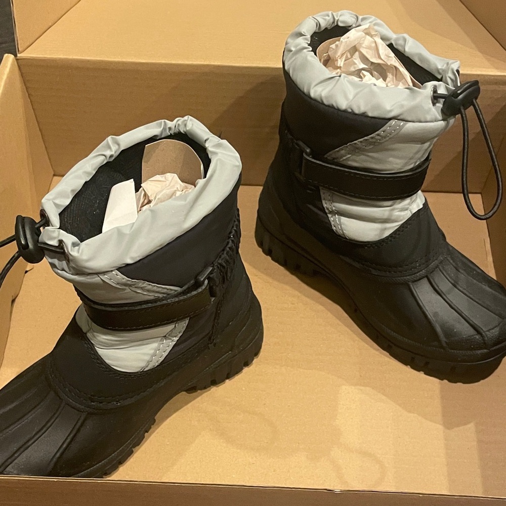 Itasca Kids Black and Gray Boots